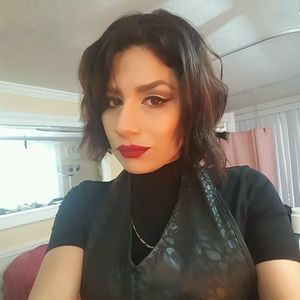 Meet your Posher, Perla